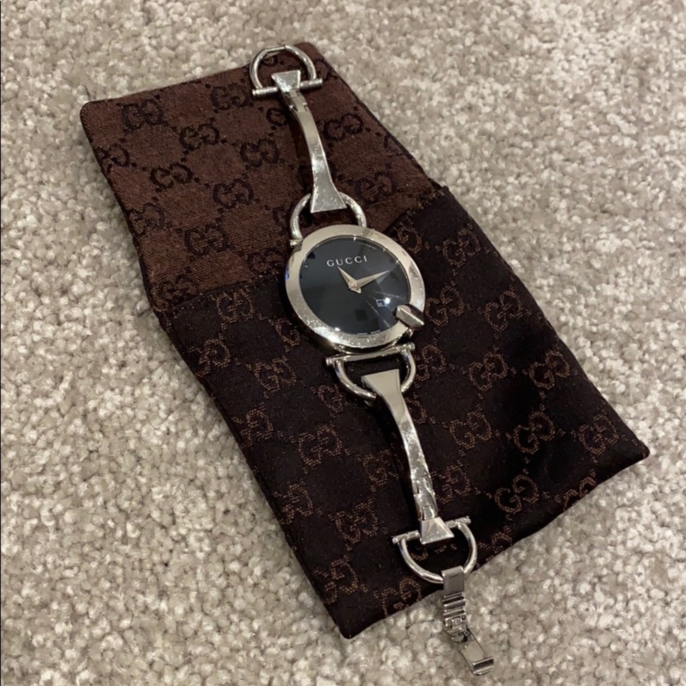 Gucci watch with dust pouch - Picture 5 of 12